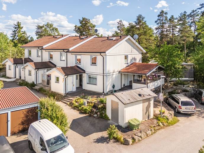 5 rok · 127 m² · RÖBYTORPSVÄGEN 8