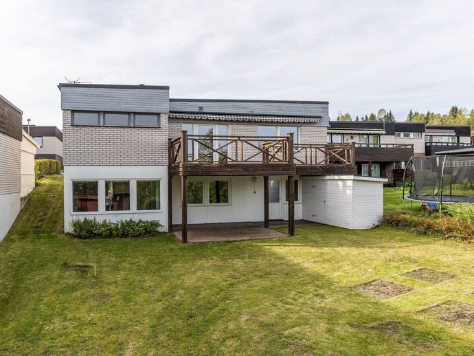 6 rok · 151 m² · Rotorvägen 48