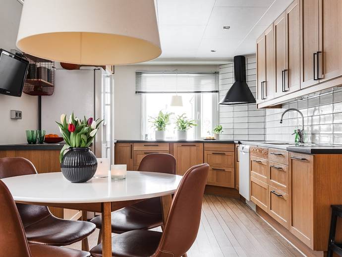 8 rok · 237 m² · Herrgårdsvägen 6