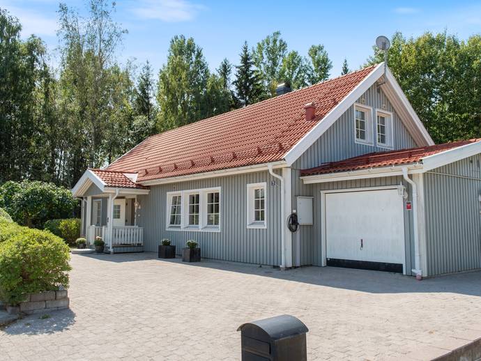 8 rok · 190 m² · Astrakanvägen 21