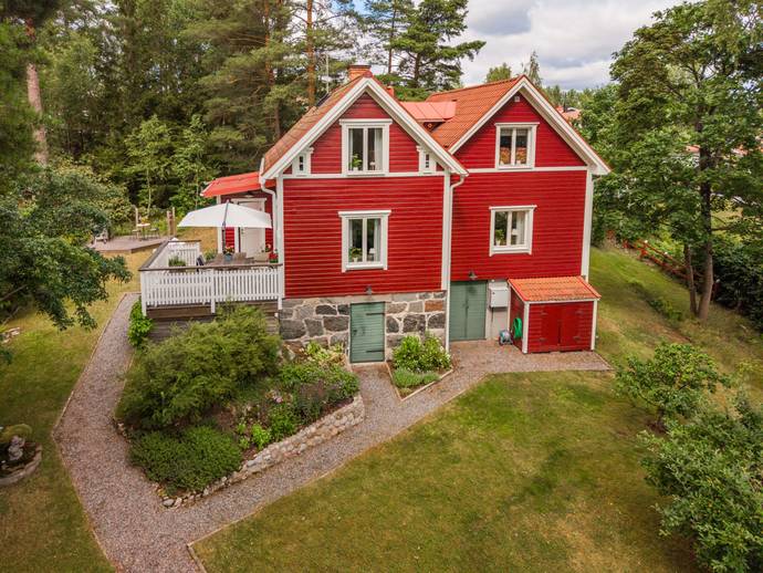 6 rok · 142 m² · HULTVÄGEN 28