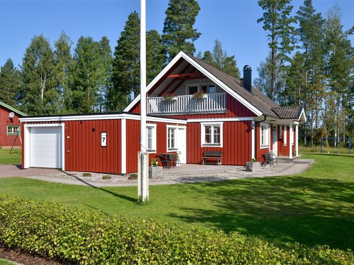 6 rok · 161 m² · Skogsvägen 7