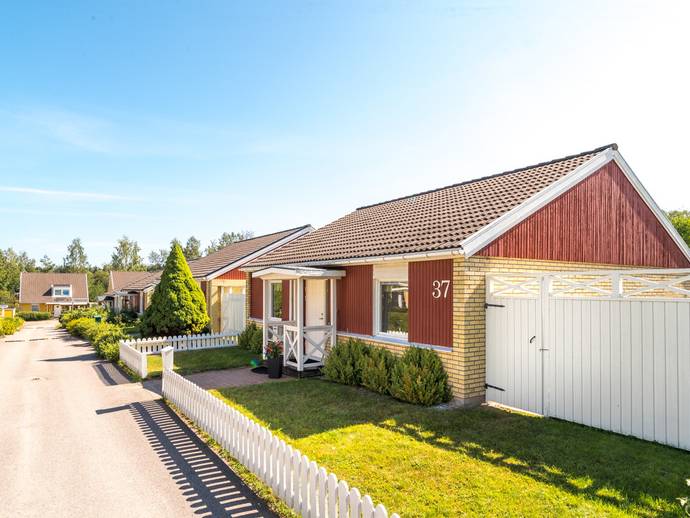 3 rok · 83 m² · Medelpadsvägen 37
