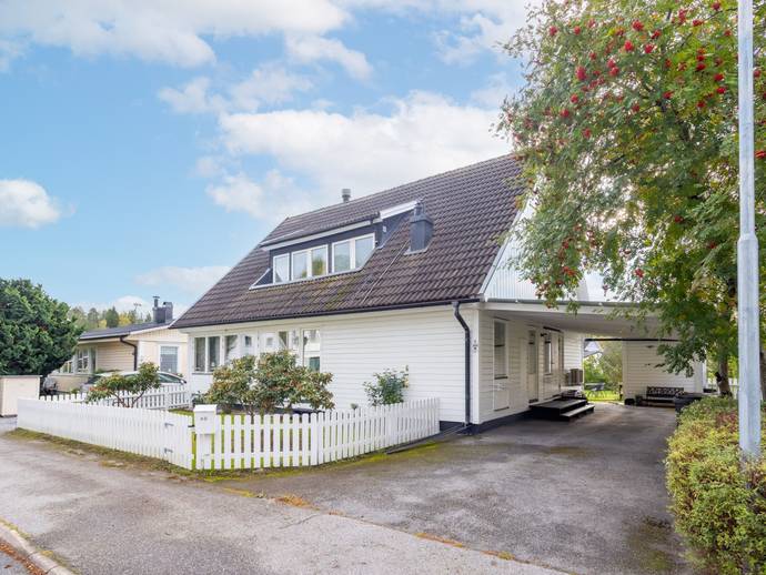8 rok · 176 m² · VITFÅRAVÄGEN 40