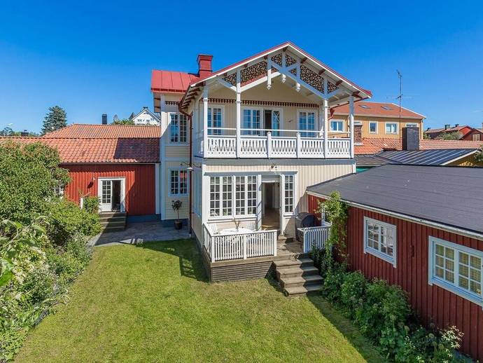 10 rok · 225 m² · Långgatan 25