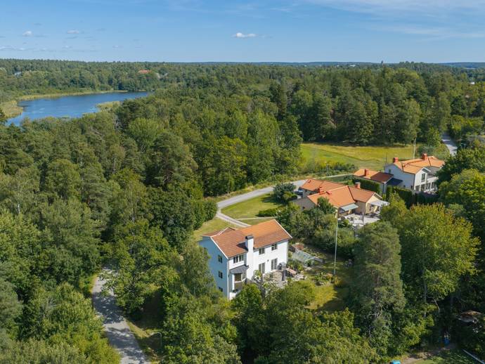 8 rok · 254 m² · Nybytorpsvägen 4