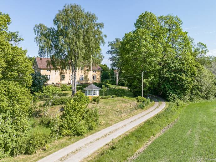 11 rok · 350 m² · Tuna 327