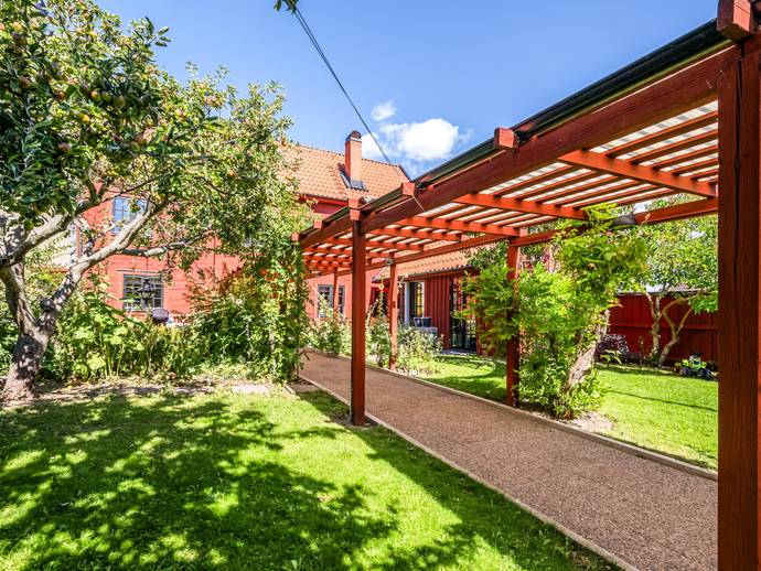 6 rok · 185 m² · Spårgatan 1