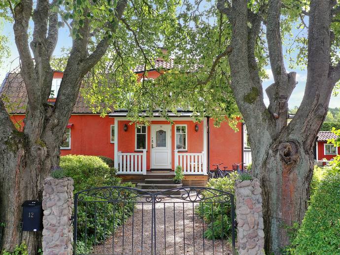 7 rok · 168 m² · Manhemsvägen 12