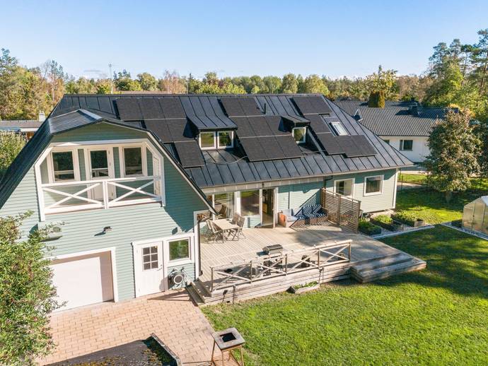 7 rok · 244 m² · Monsunvägen 9