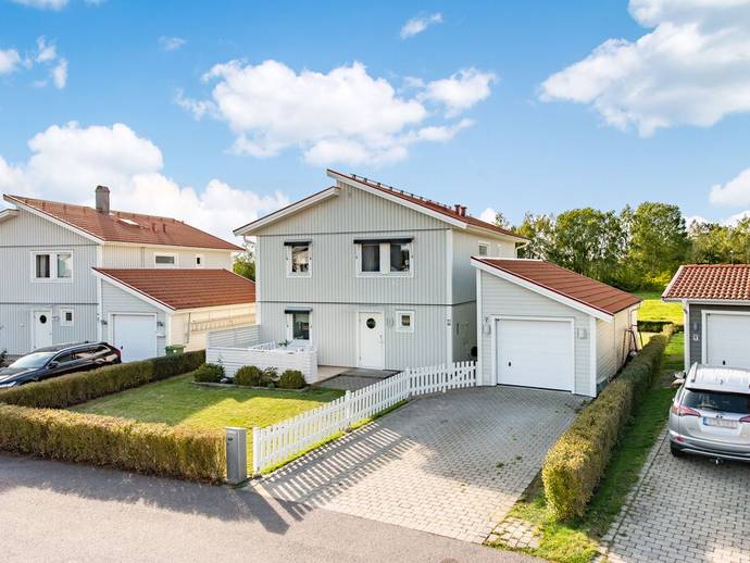 6 rok · 143 m² · Rörsångarevägen 11